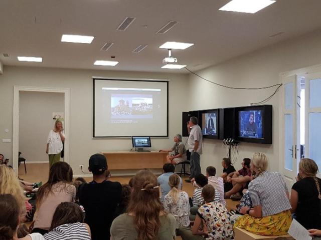 International Youth Summer school attendants visiting SENSE Center (photo Noel Seidel)